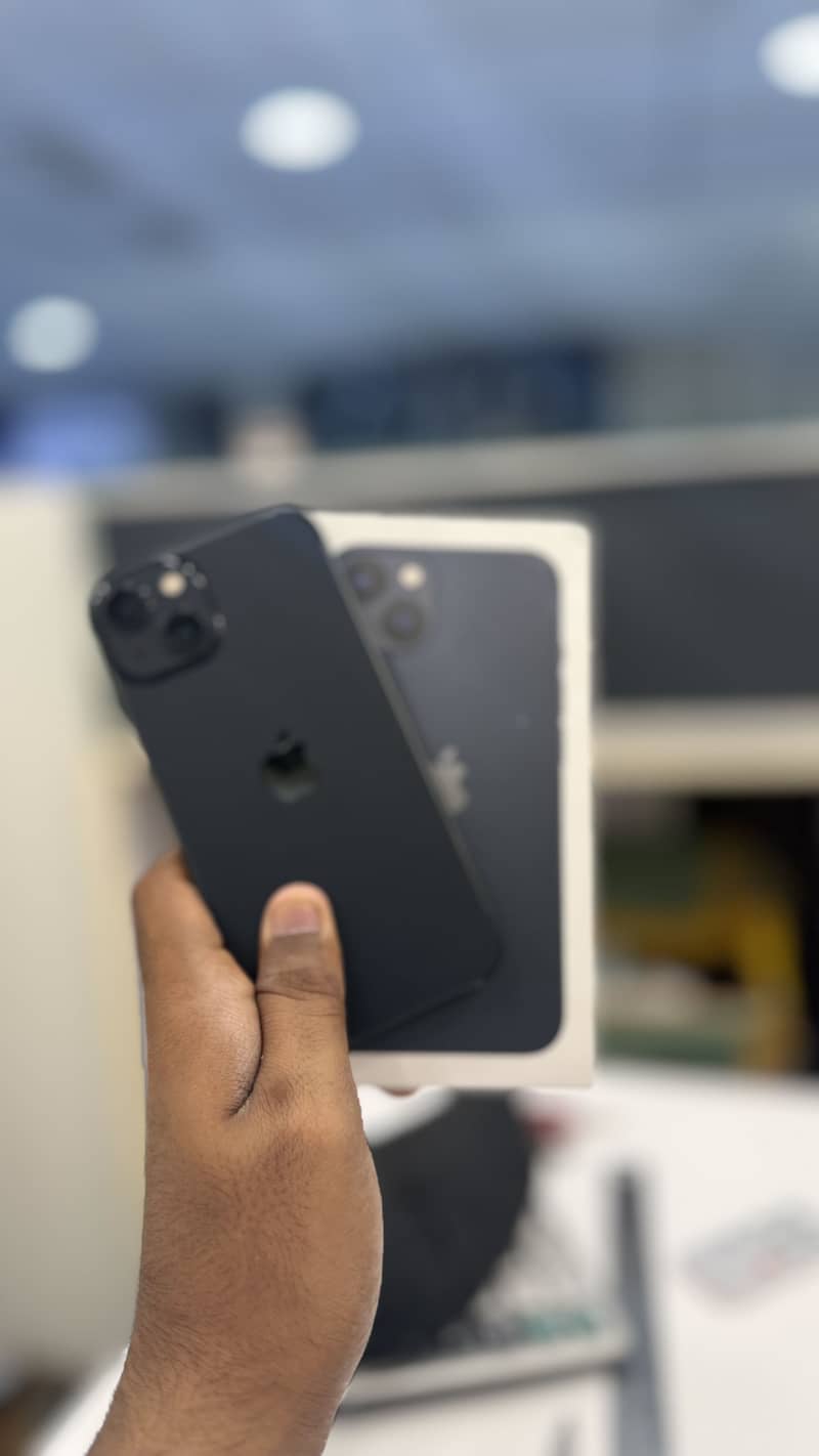 Apple iPhone 13 2