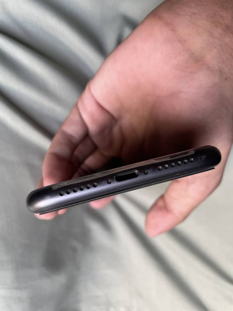Apple iPhone 11 3