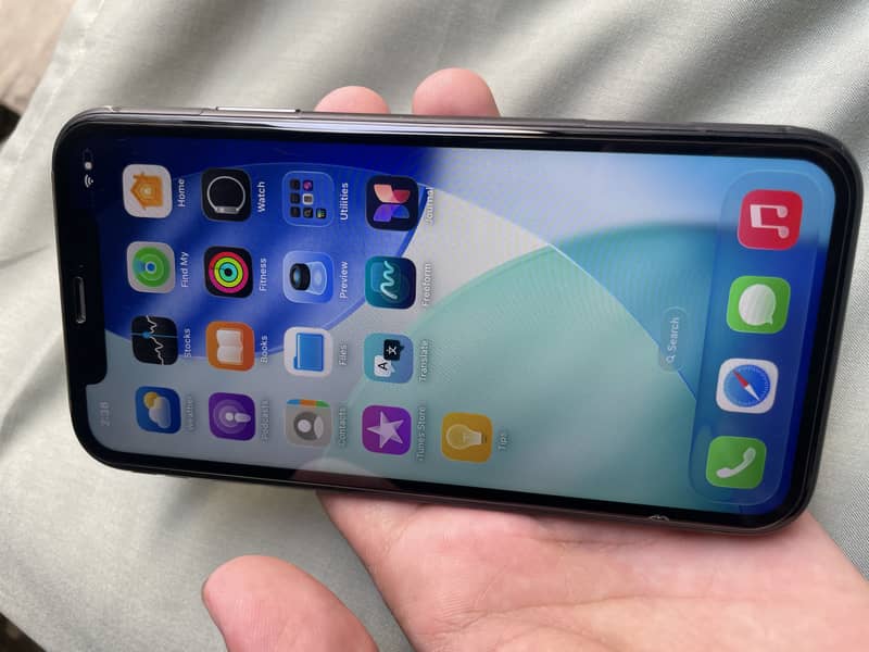 Apple iPhone 11 4