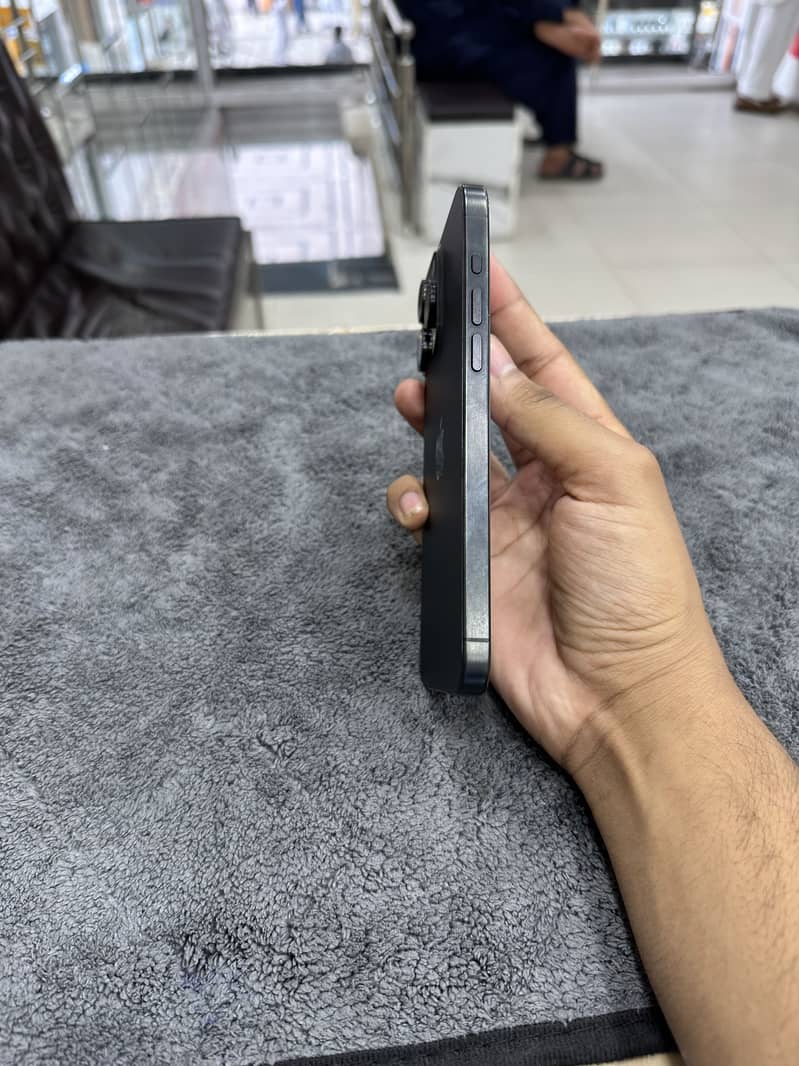 Apple iPhone 15 Pro Max 0