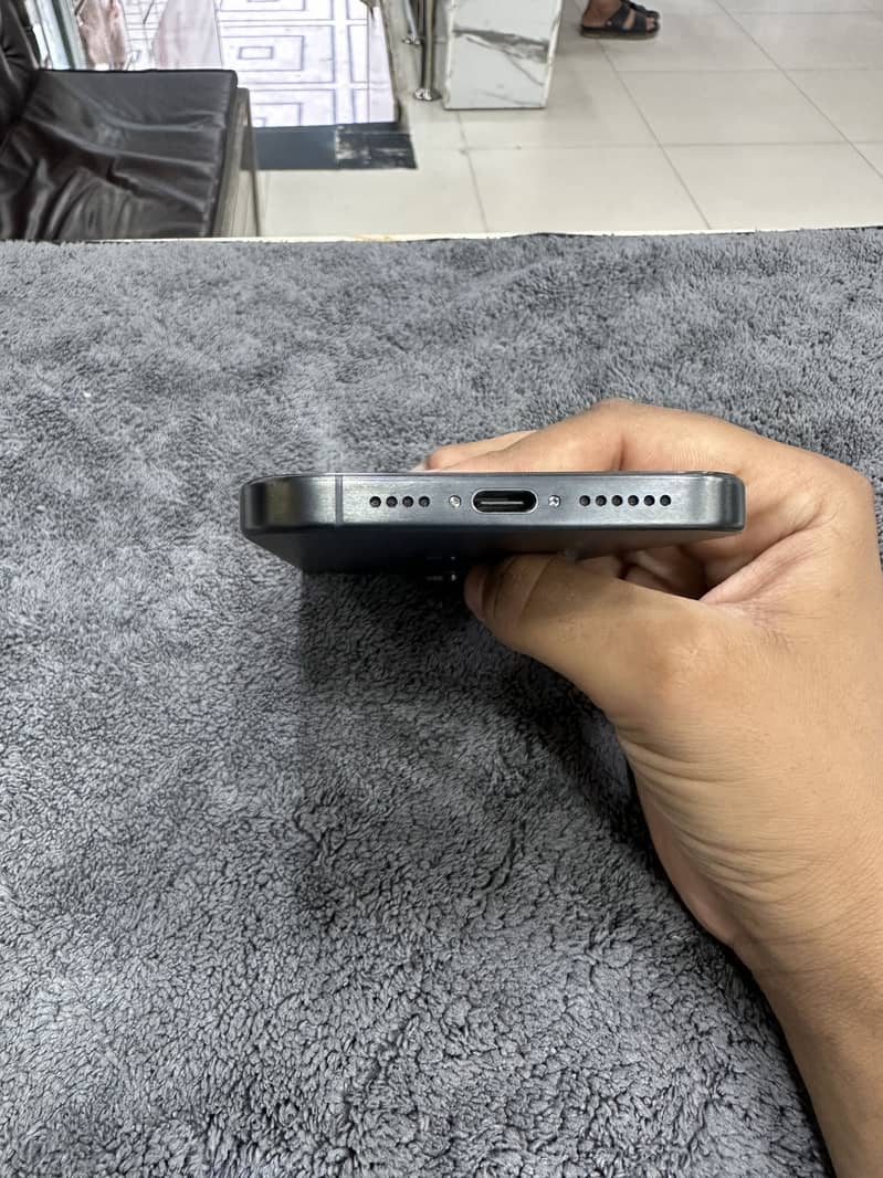 Apple iPhone 15 Pro Max 2