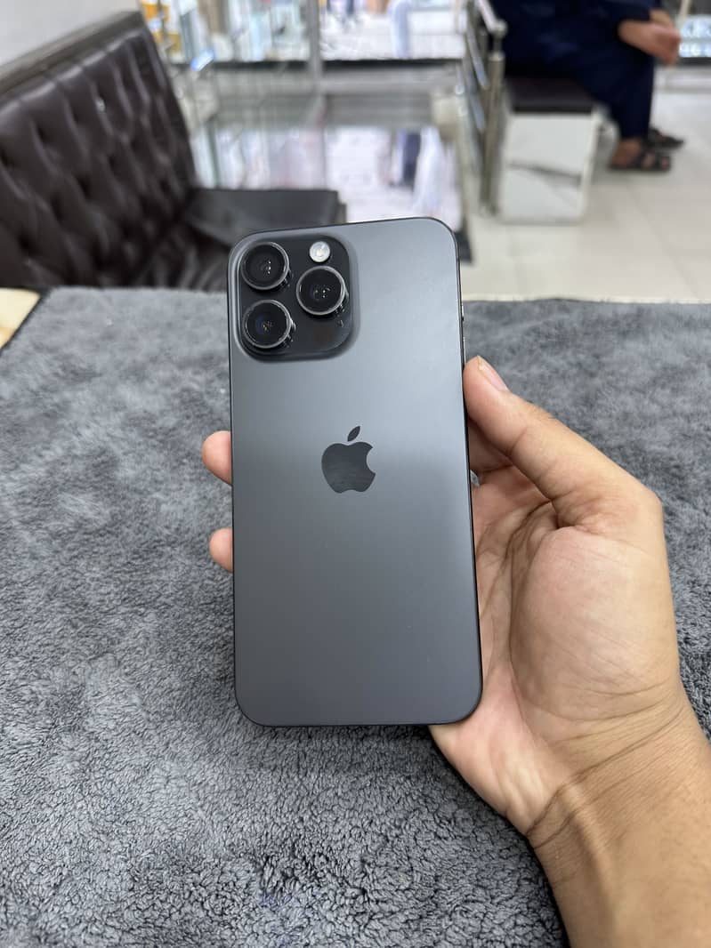 Apple iPhone 15 Pro Max 3