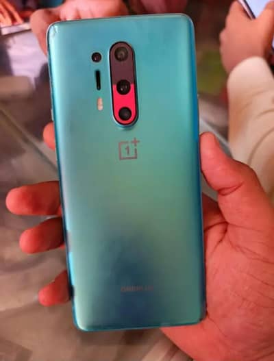 One Plus 8 Pro bord