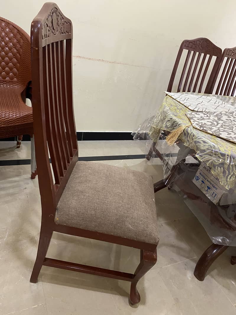 Dining table 0