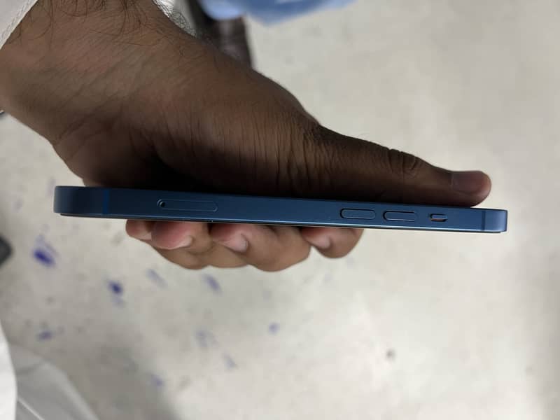 Apple iPhone 13 2