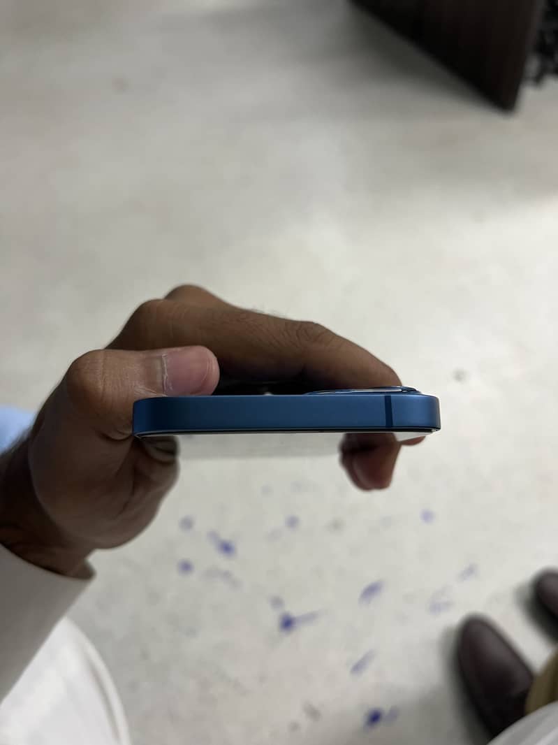 Apple iPhone 13 4