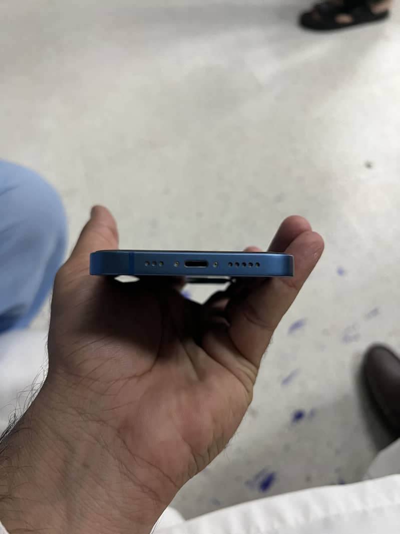 Apple iPhone 13 5