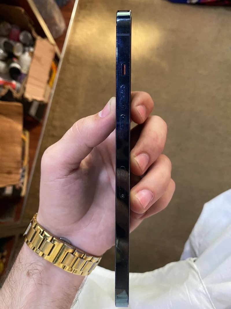 Apple iPhone 12 Pro Max 4