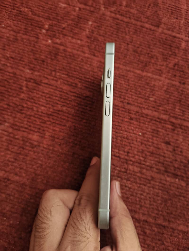 Apple iPhone 15 2