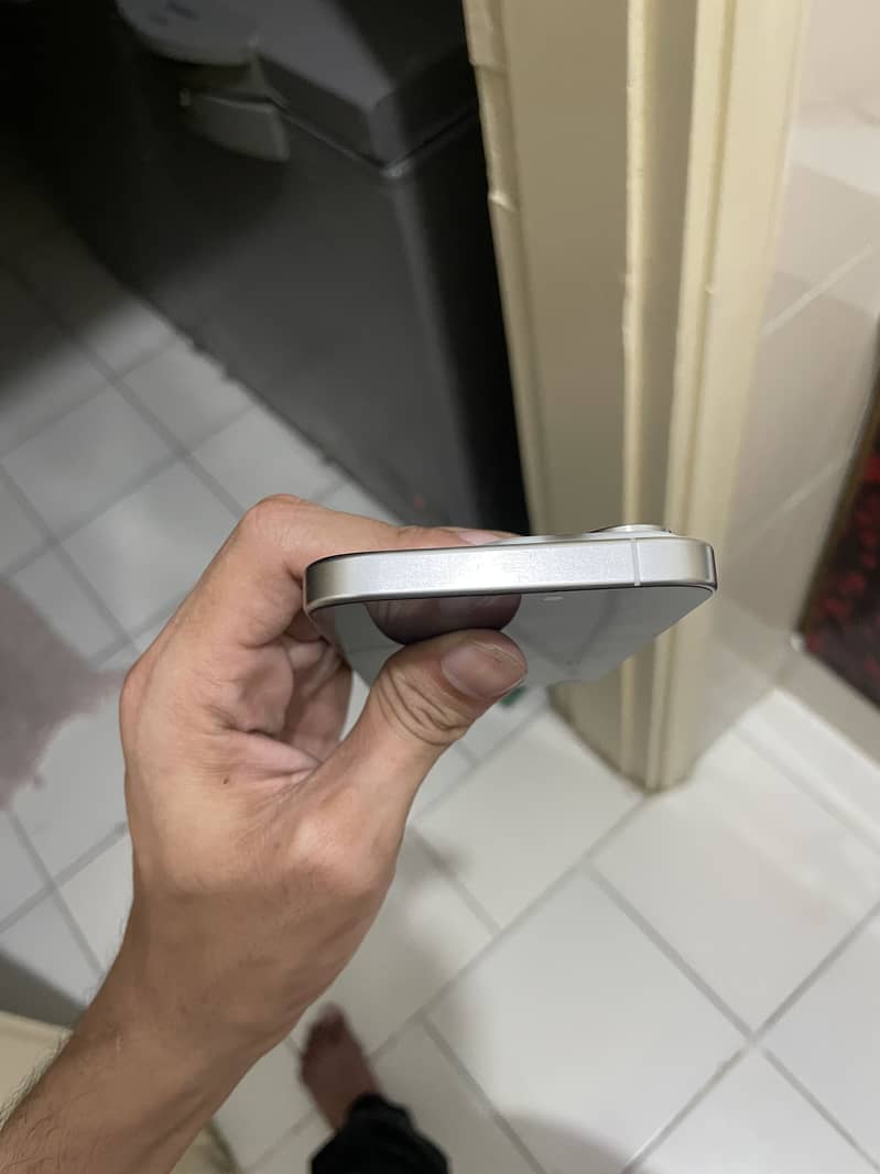 iPhone 15 Pro (10/10 condition ) 5