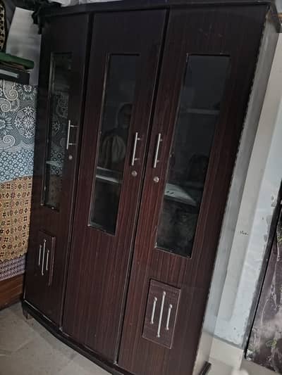 Showcase in good quality just 1 month use