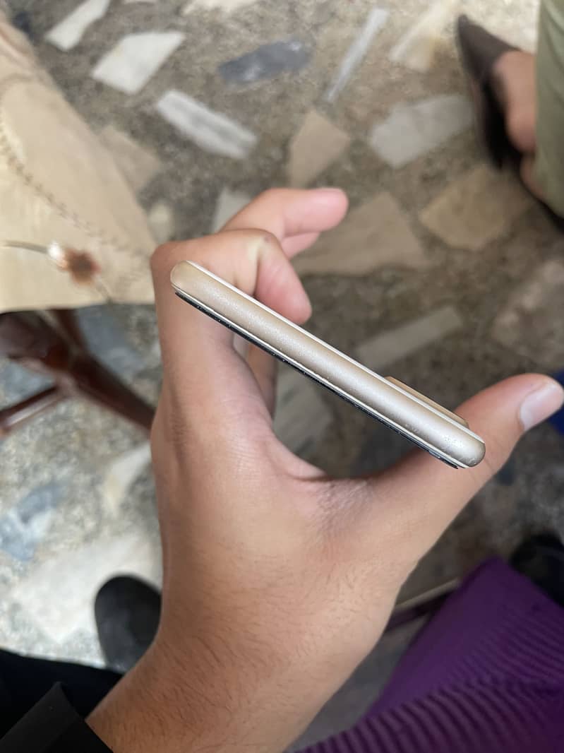 Apple iPhone 7 Plus 0