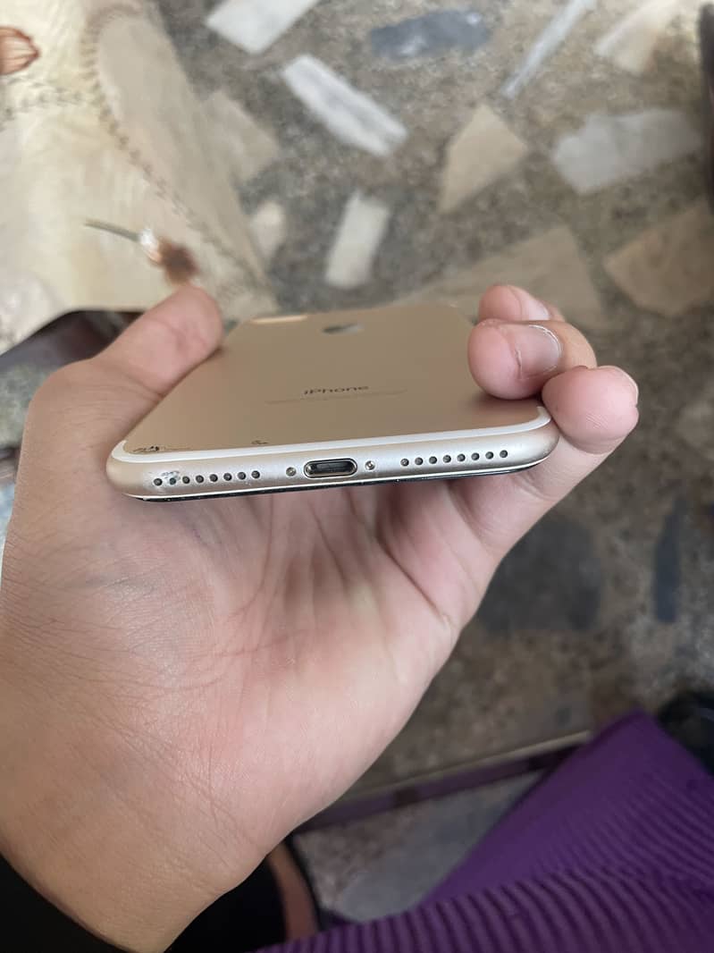 Apple iPhone 7 Plus 2