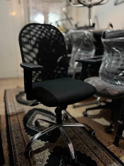 25 Lunar office chairs