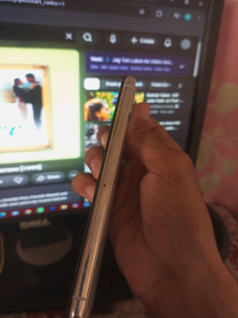 Apple iPhone XS 4