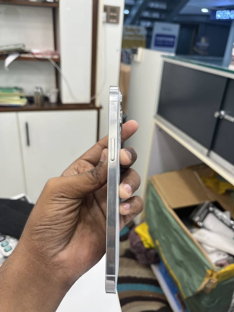 Apple iPhone 12 Pro Max 4
