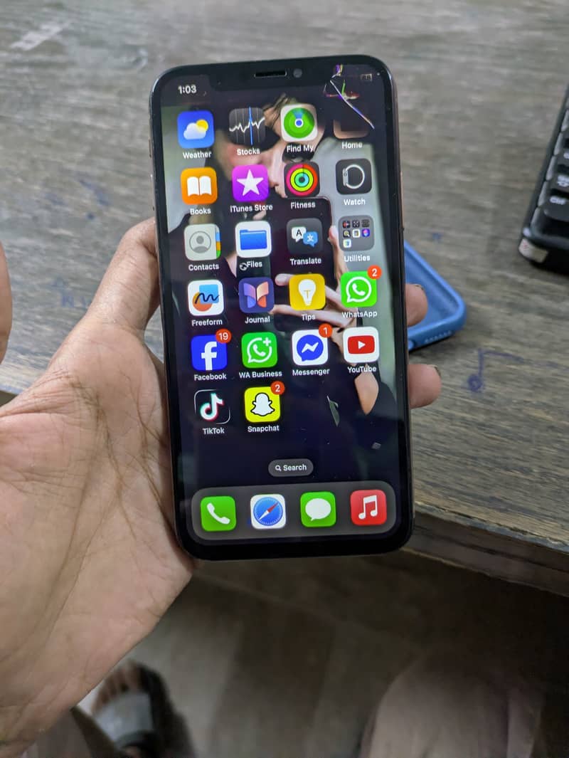 Apple iPhone XS 11