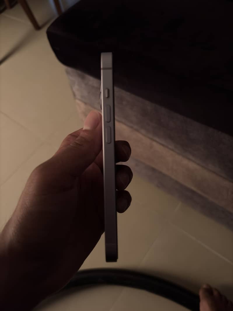 Apple iPhone 14 4