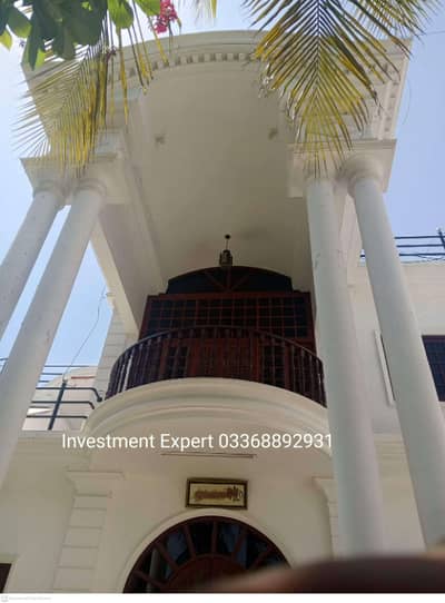 Prestigious Location Beautiful Luxurious 400 Square Yards Bungalow For tasteful buyer