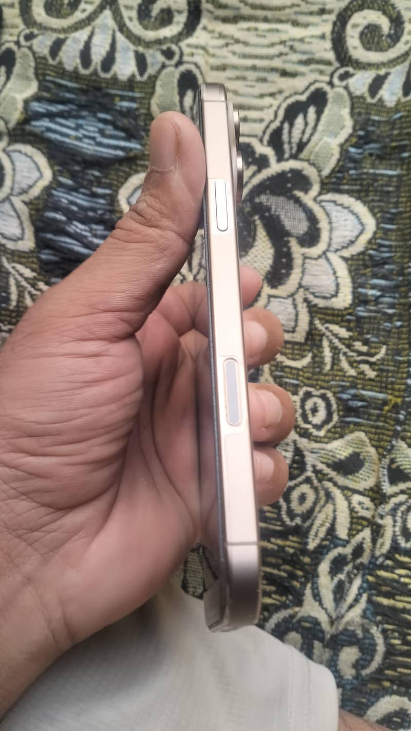 iPhone 16 Pro Max 2