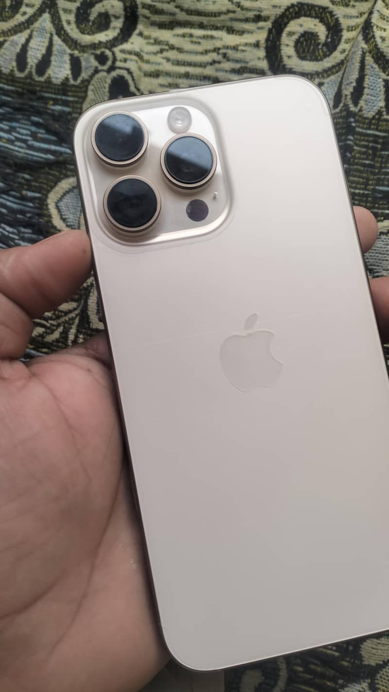iPhone 16 Pro Max 3