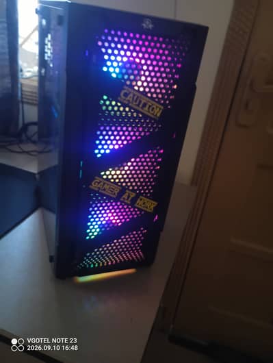 Gaming PC Setup - Ryzen 5 2600 - Sapphire RX 590 8GB - 16GB RAM - 22"