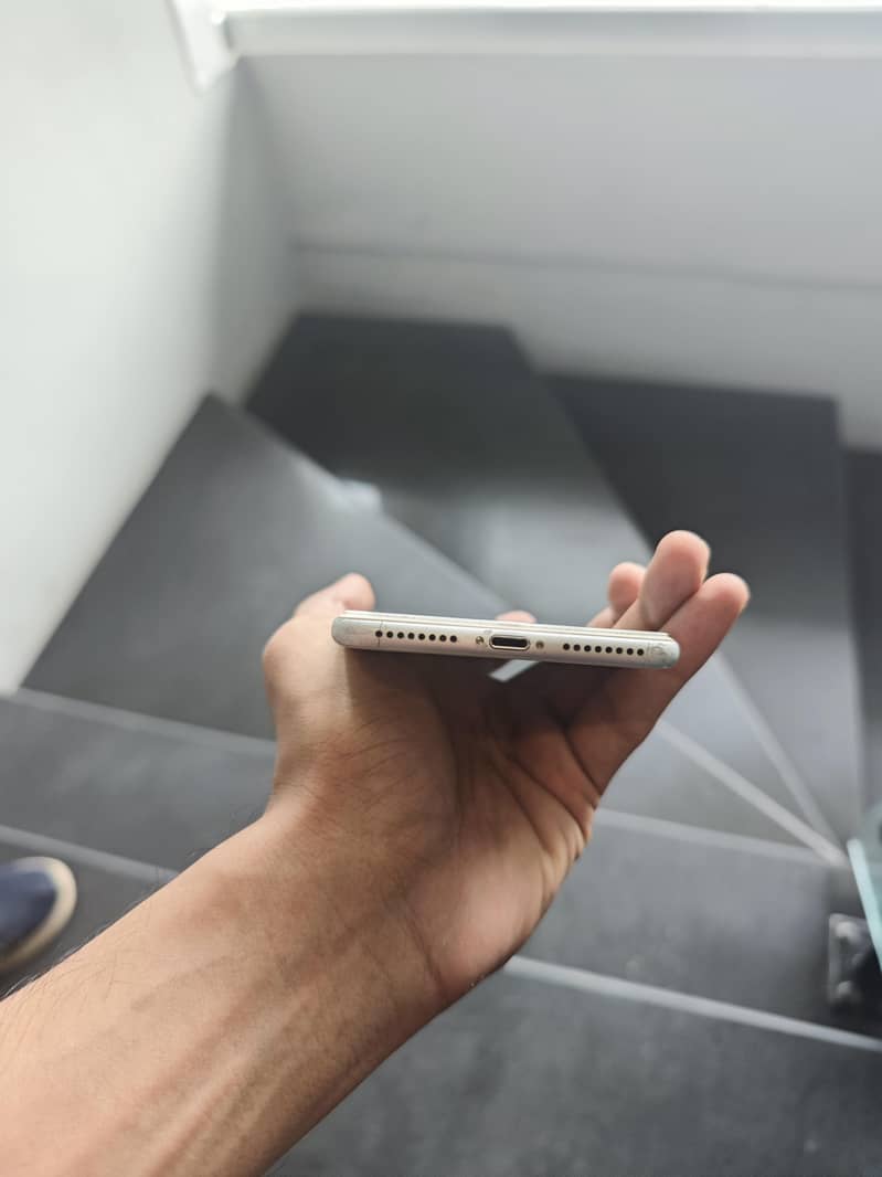 Apple iPhone 7 Plus 4