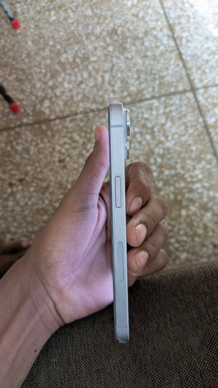 Apple iPhone 14 4