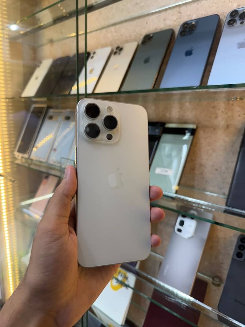 Apple iPhone 15 Pro Max 1