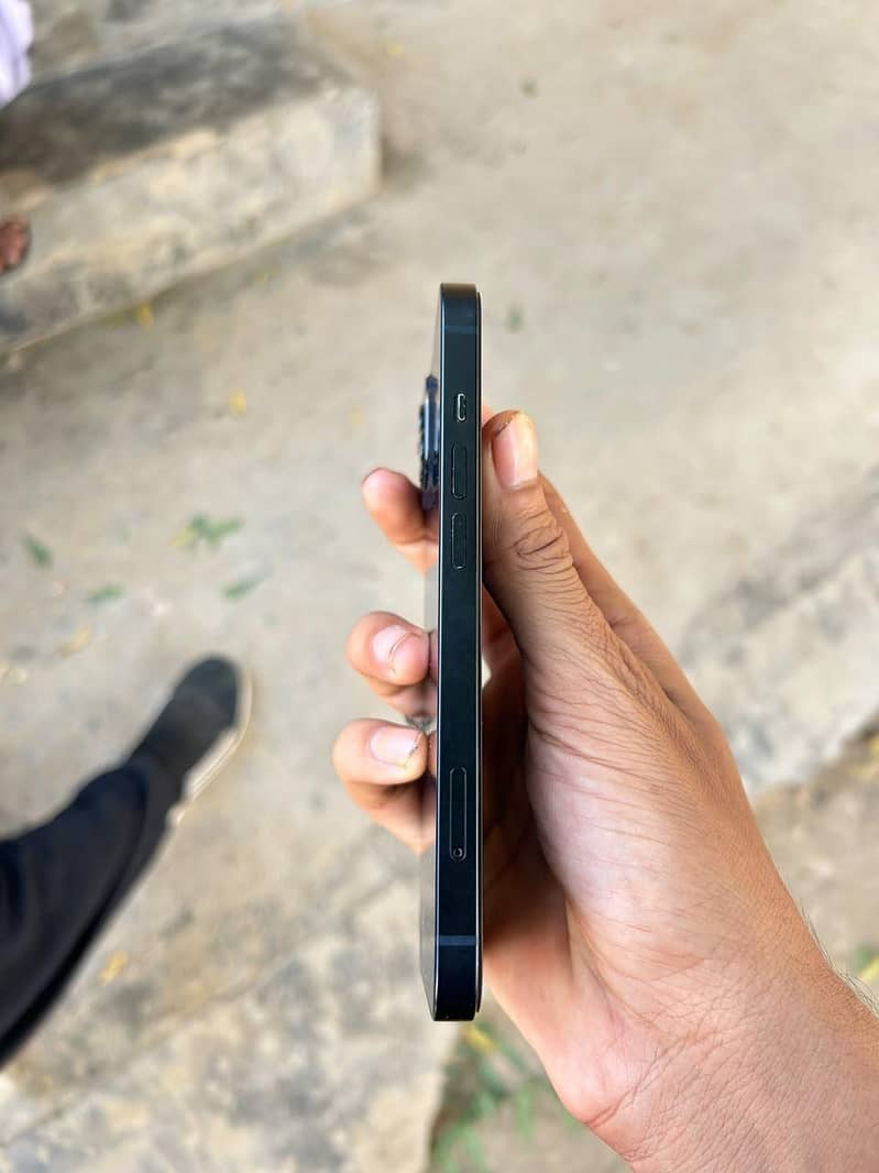 Apple iPhone 13 1