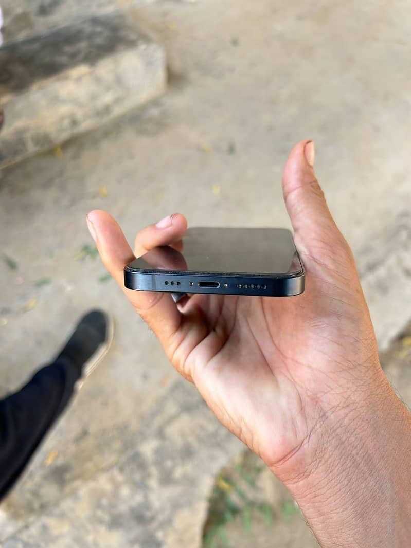 Apple iPhone 13 2