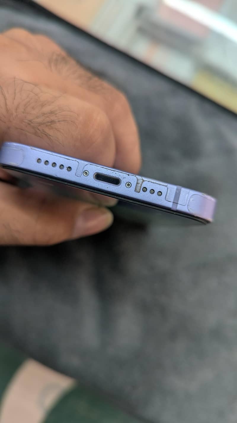 Apple iPhone 12 4