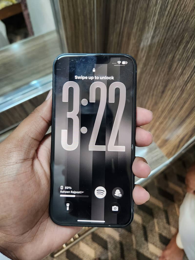 Apple iPhone 13 4