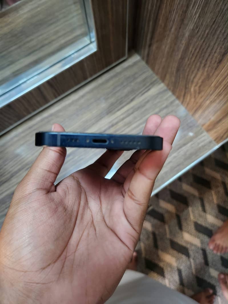 Apple iPhone 13 5