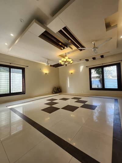 1500 Squire Yards Elite Class Locations Bungalows N Plots For Sale