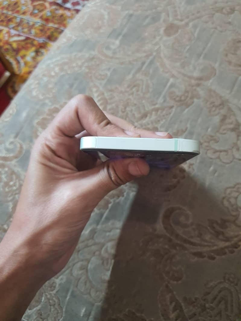 Apple iPhone 12 1