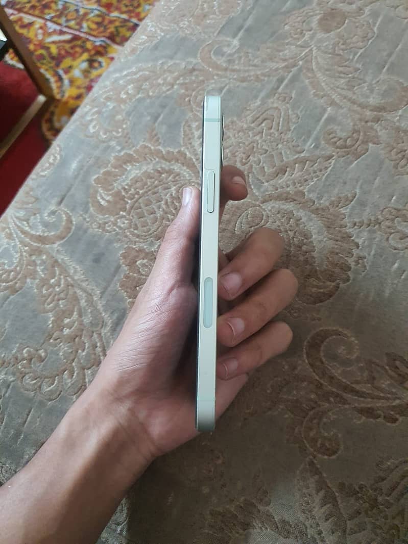 Apple iPhone 12 3