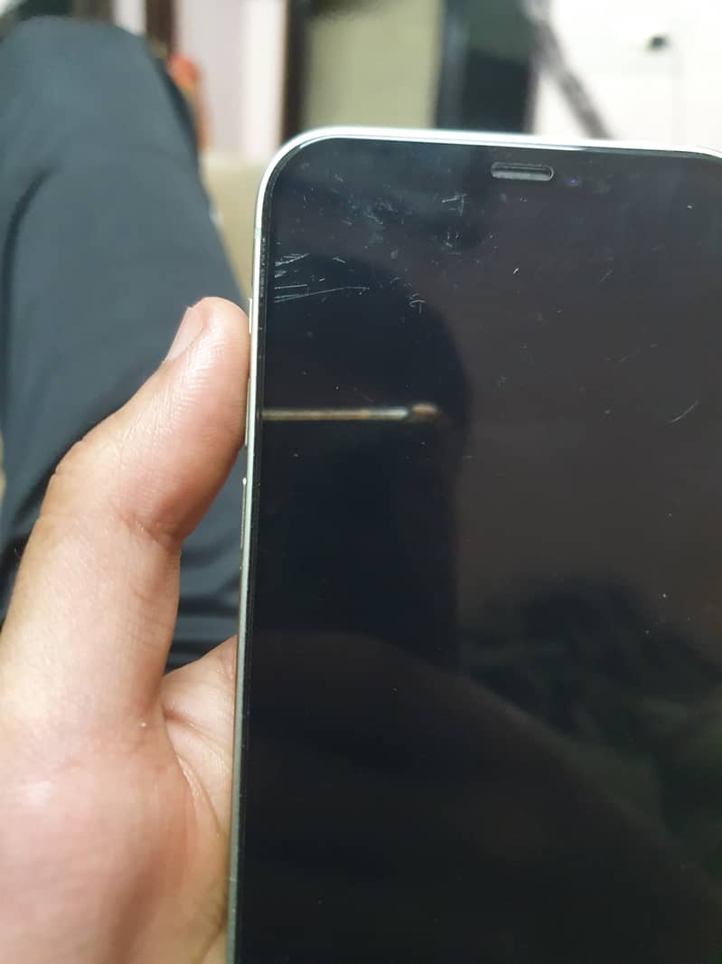 Apple iPhone 12 6