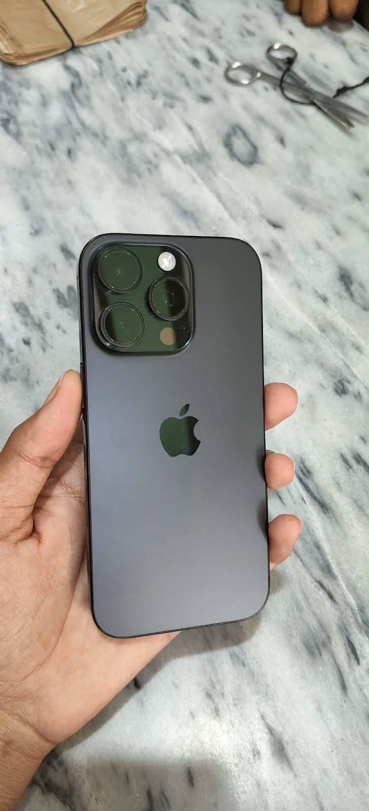 Apple iPhone 16 Pro 1