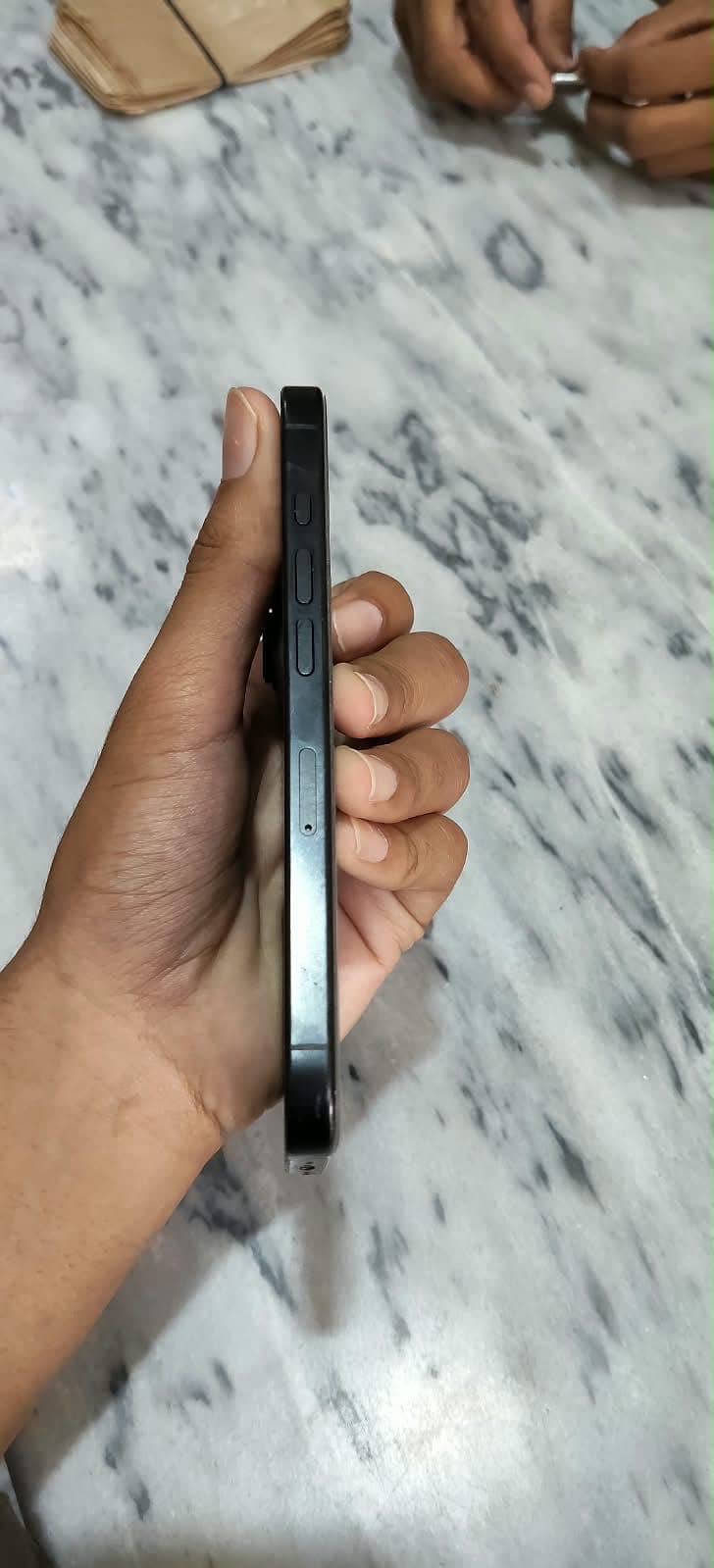 Apple iPhone 16 Pro 3