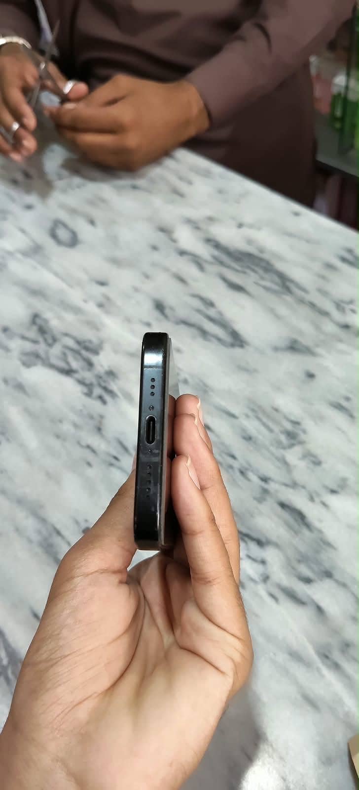 Apple iPhone 16 Pro 4