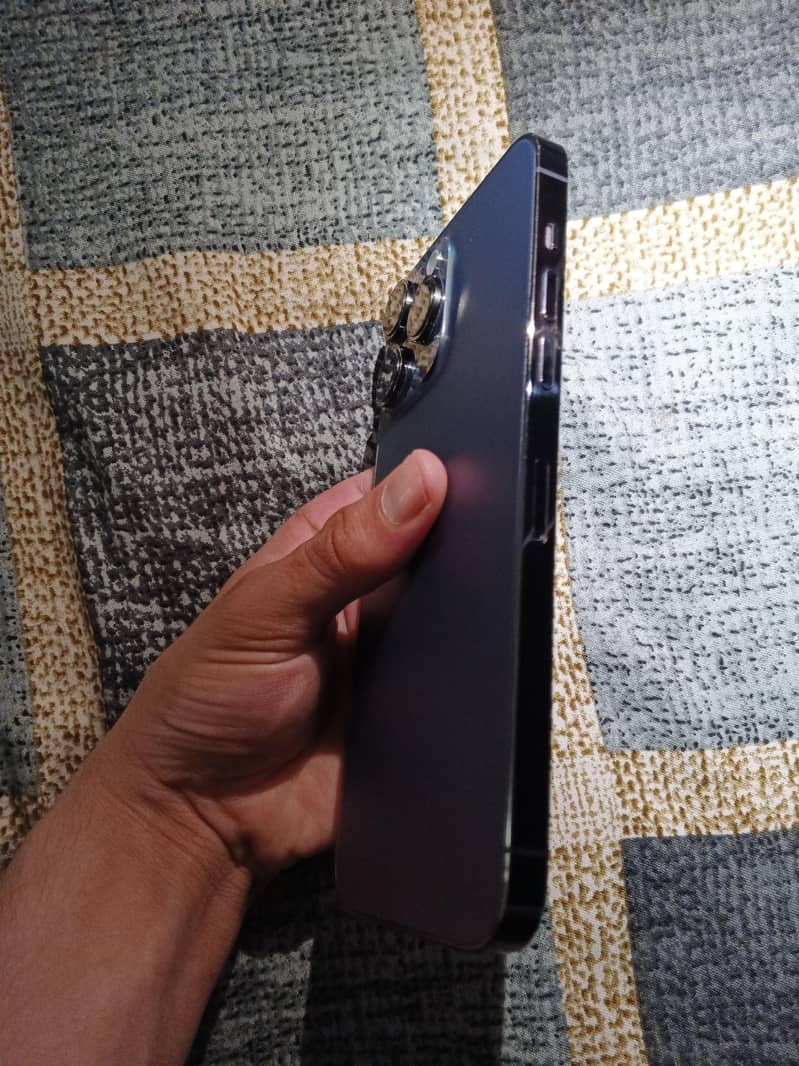 Apple iPhone 14 Pro Max 1