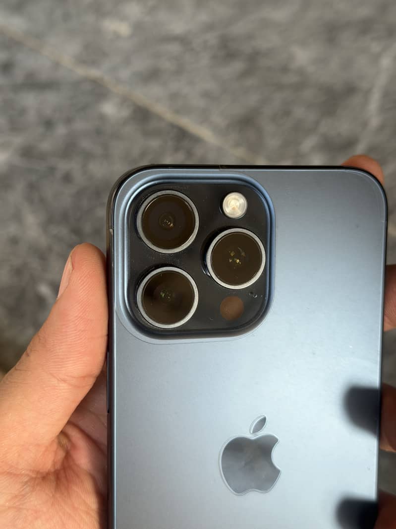 Apple iPhone 15 Pro Max 2