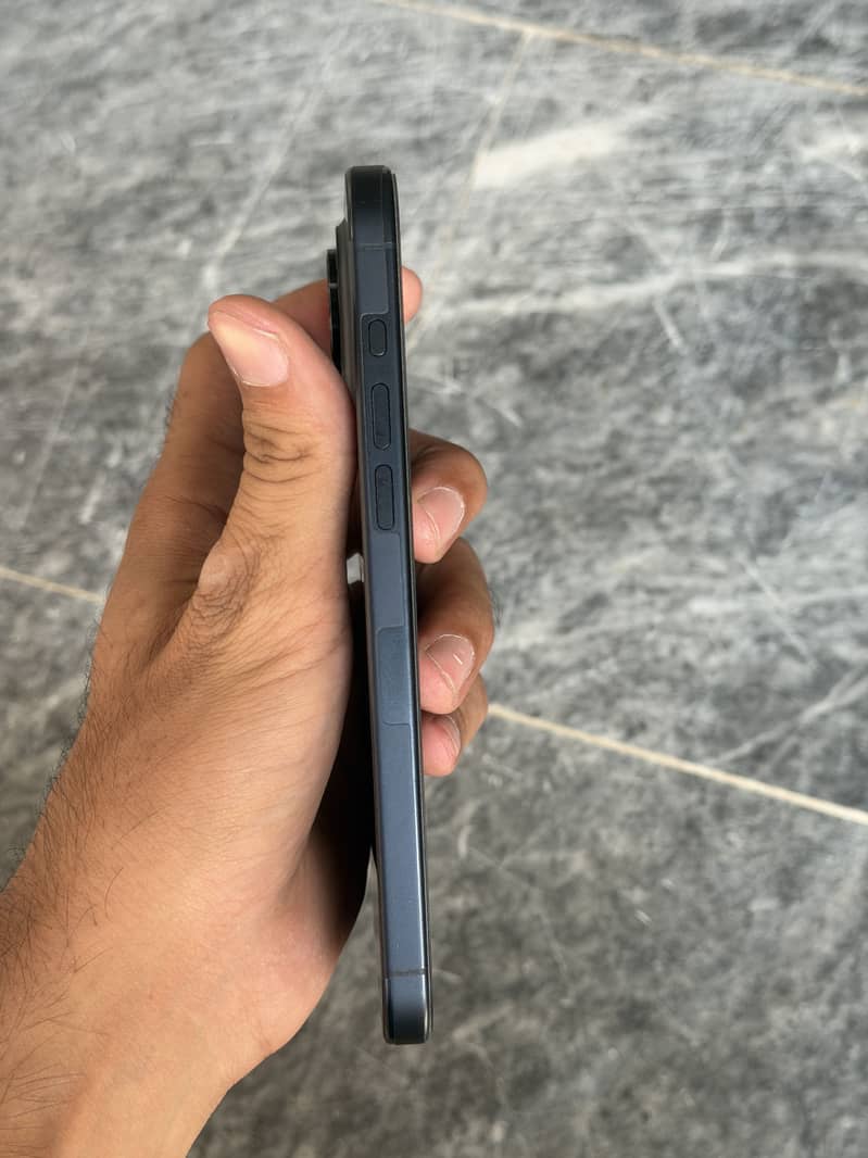 Apple iPhone 15 Pro Max 3