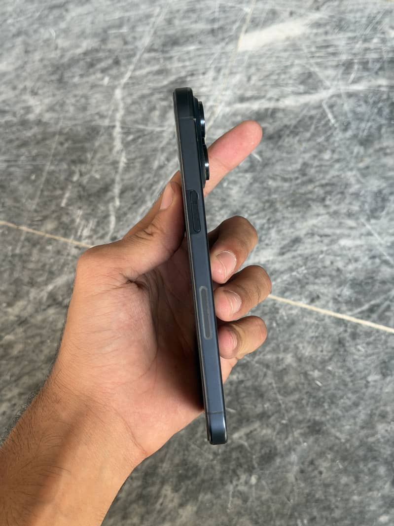 Apple iPhone 15 Pro Max 4