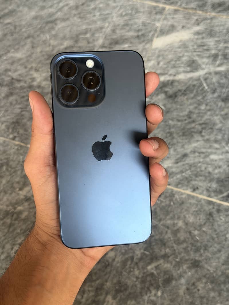 Apple iPhone 15 Pro Max 6