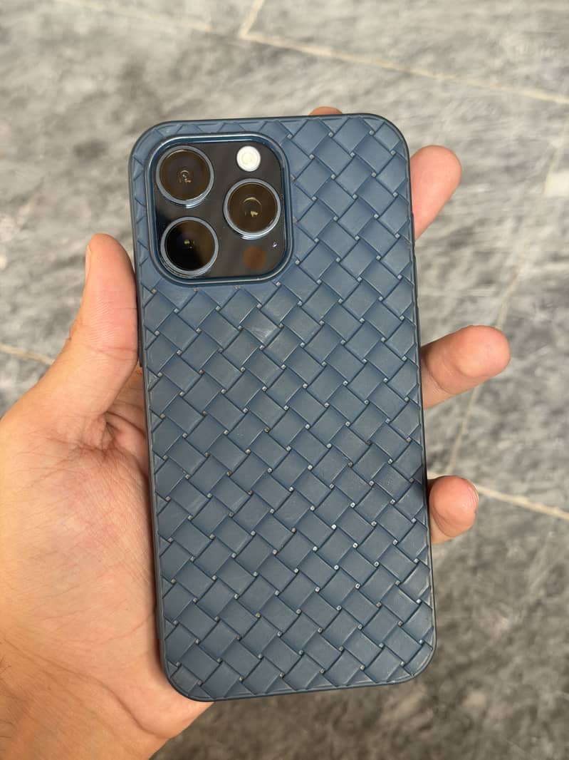 Apple iPhone 15 Pro Max 9