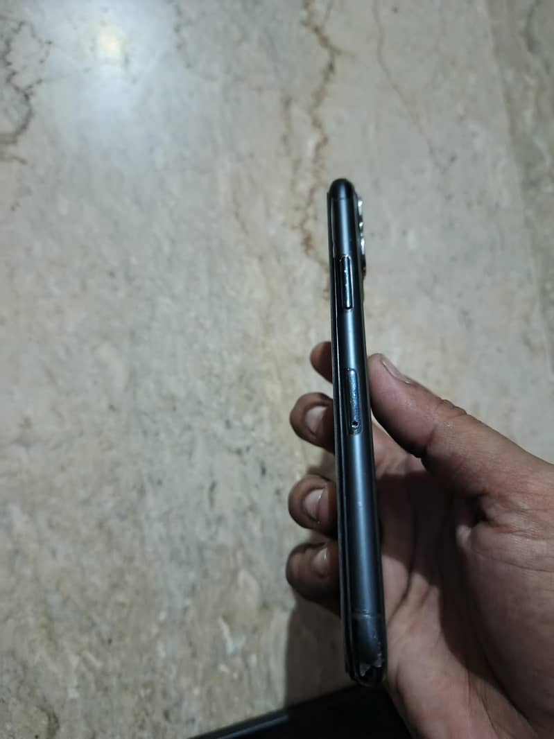 Apple iPhone 11 Pro 1