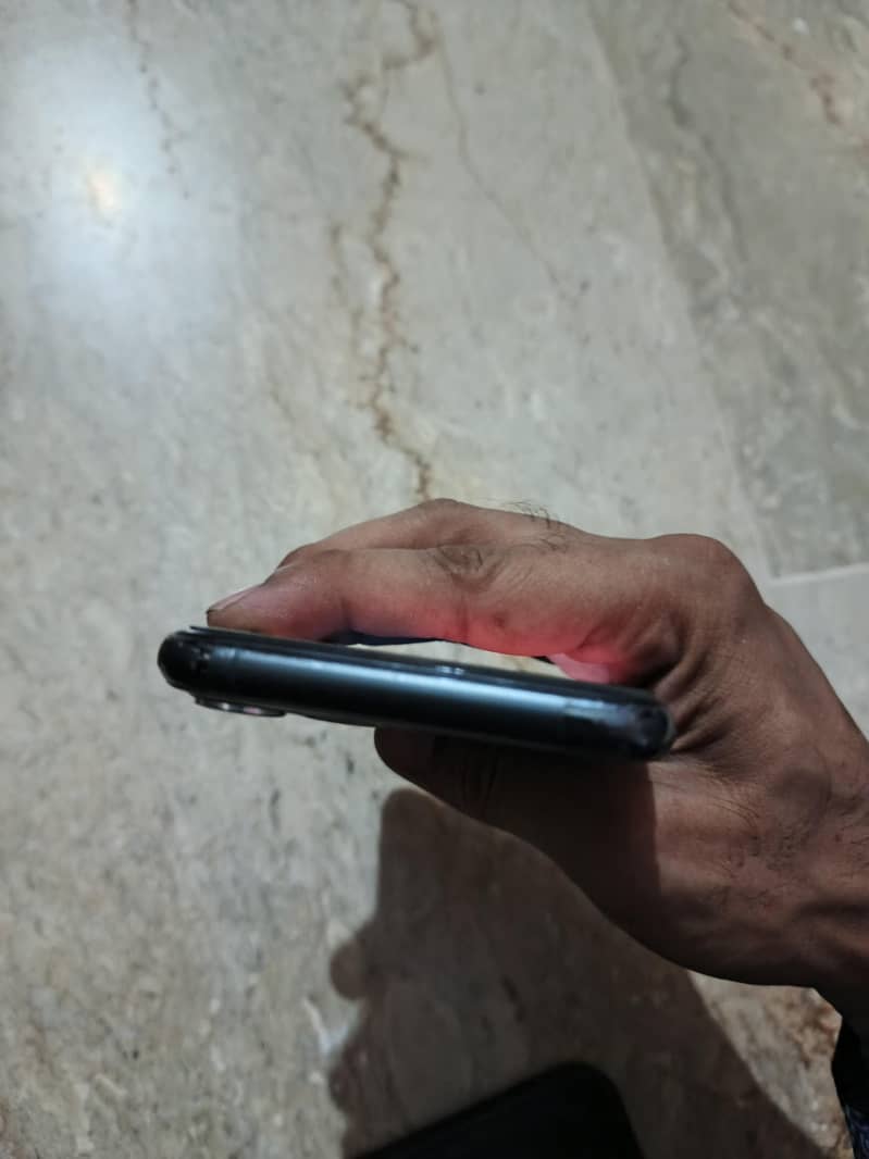 Apple iPhone 11 Pro 3