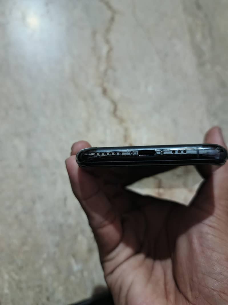 Apple iPhone 11 Pro 4